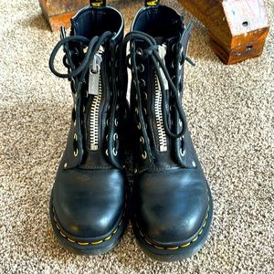 Dr Martens with zipper .
